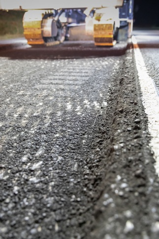 Die Fr&auml;se arbeitet, automatisiert gesteuert, exakt genau nach Vorgabe