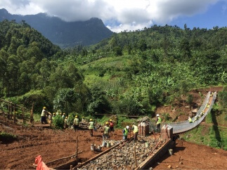 Ricevitori GNSS e stazioni totali Topcon diretti in Africa in favore dell&rsquo;organizzazione "Bridges to Prosperity"