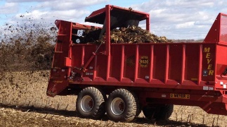 Spreading the Wealth of Dry Manure with Proven Precision ROI
