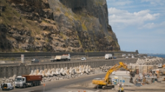 La R&eacute;union: Building a Road in the Indian Ocean
