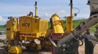 Couler des bordures en b&eacute;ton avec une pr&eacute;cision quasi chirurgicale
